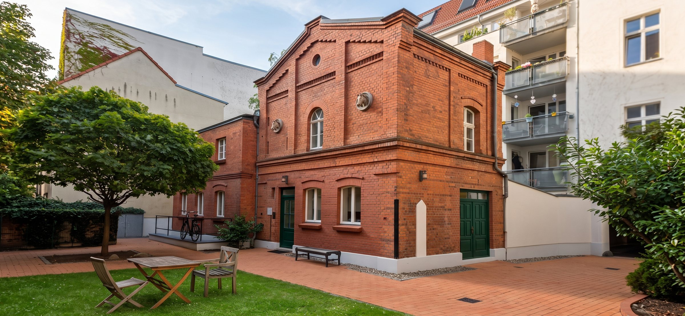 The rear courtyard building – the naturopathic practice at Linienstraße 152, Berlin-Mitte